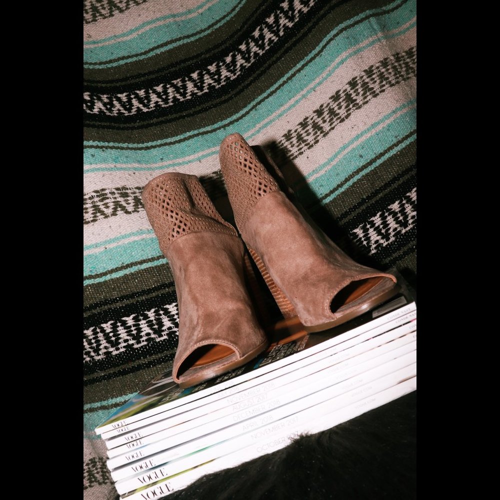 🍁🍂STEAL!! TAN REPORT BOOTIES🍁🍂